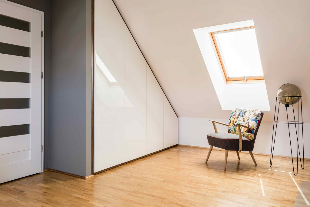lamp-next-to-armchair-on-wooden-floor-in-white-att-2023-11-27-05-04-46-utc_11zon.jpg