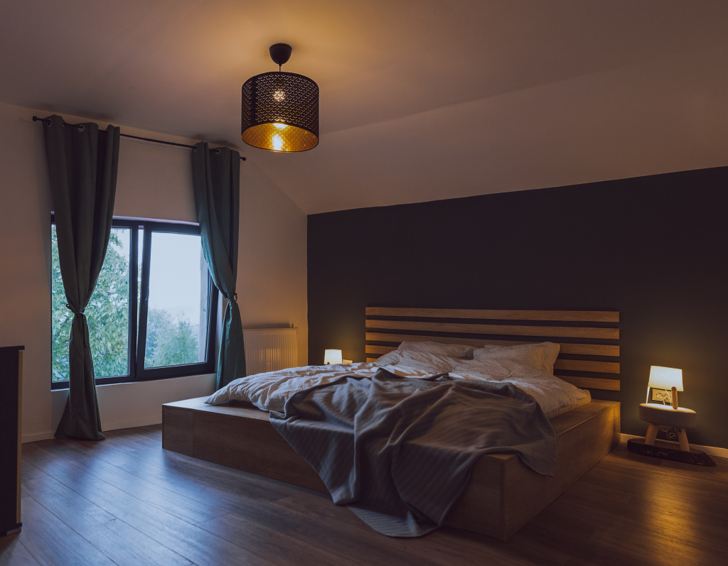 bedroom-interior-2023-11-27-04-57-57-utc.jpg
